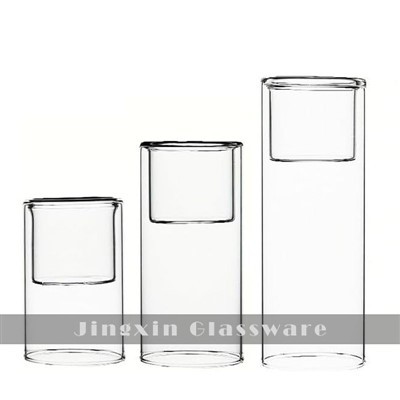 Dubbele ommuurde glazen kandelaar